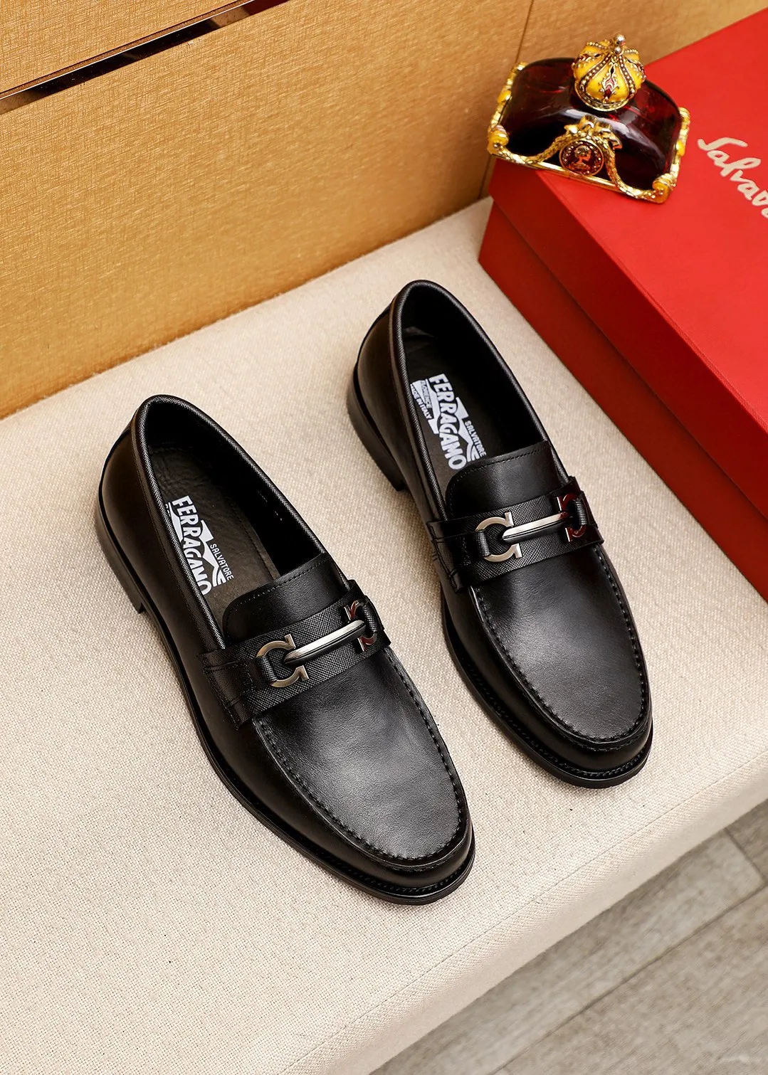 Men's shoes 💰480💐 Product trademark: Ferragamo "Ferragamo" casual leather shoes Regular size: 38-44 (45.46🉑️customized) Product materials: Selected imported first-layer calfskin upper + luxury hardware buckle, imported water-dyed cowhide leather lining. Strong three-dimensional visual effect, original outsole color: 1⃣️color optional